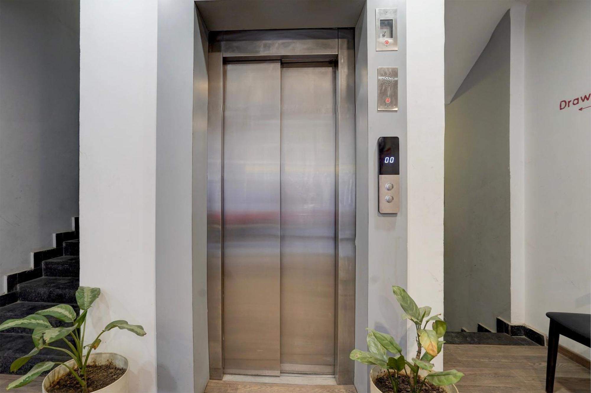 Super Townhouse Gomti Nagar Sector 6 Near Ekana Stadium Лакнау Екстериор снимка