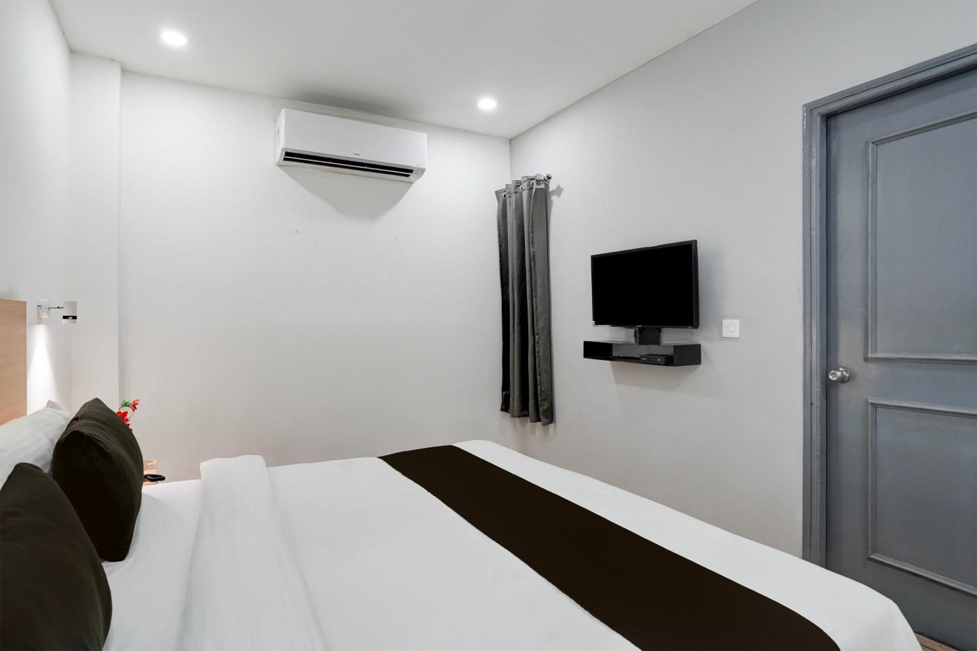 Super Townhouse Gomti Nagar Sector 6 Near Ekana Stadium Лакнау Екстериор снимка